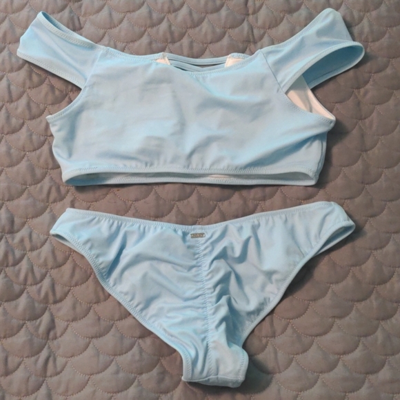 Victoria's Secret bikini - Picture 3 of 4